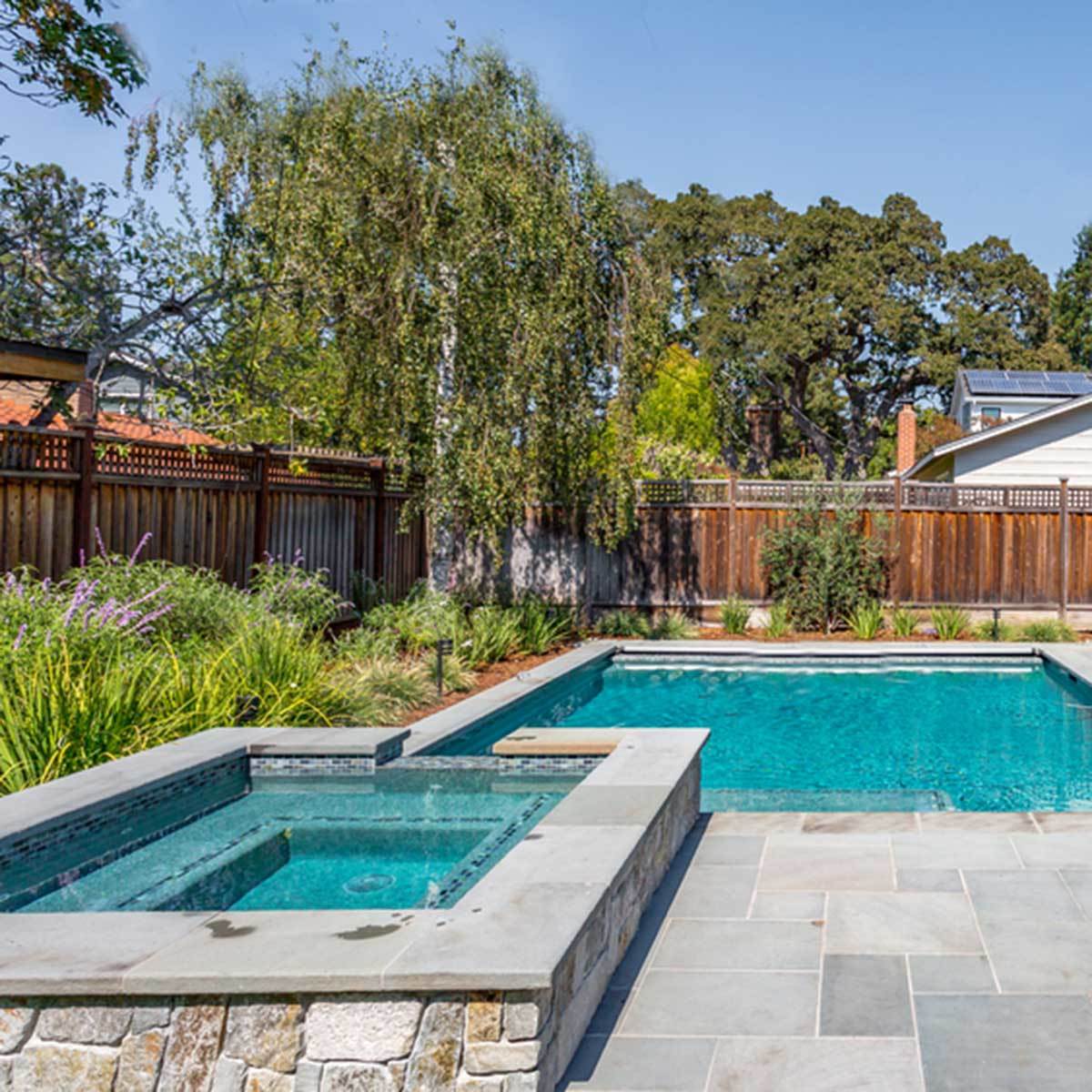 Egyedi medence otthonában!