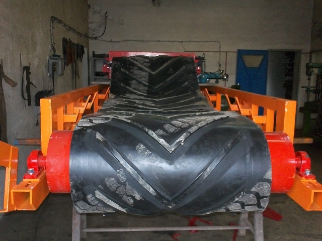 Egyedi szállítószalag ipari területére!