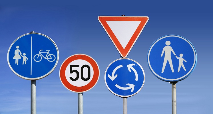 Miért fontosak a jól látható útburkolati jelek?