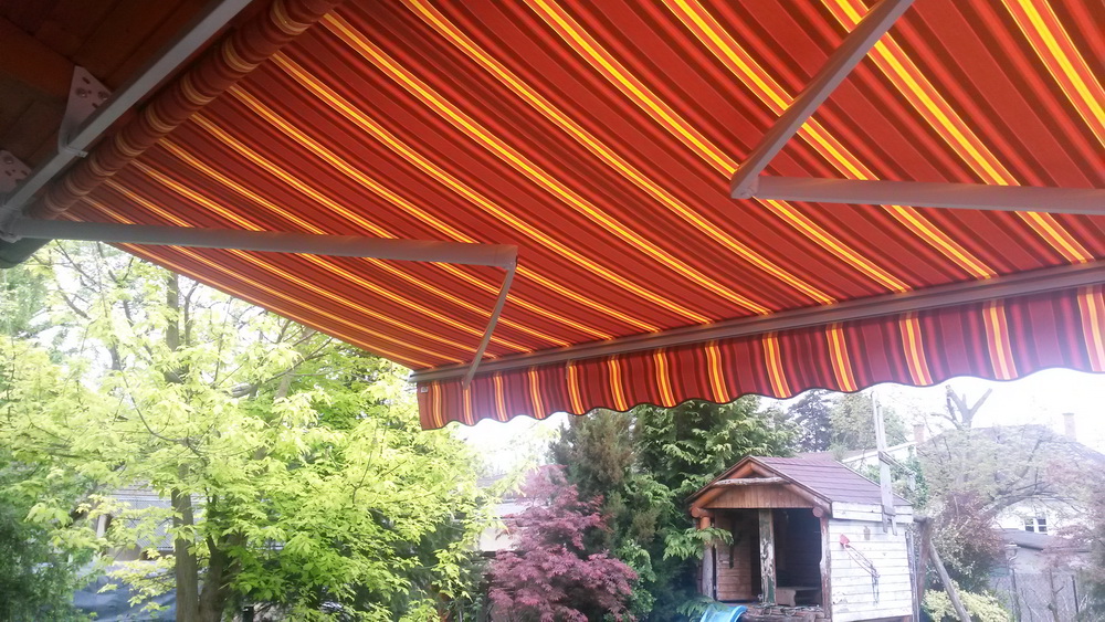 Nem bírja a meleget? Élvezze a nyarat a napellenző árnyékában!