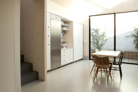 Padlóburkolat, amit könnyű tisztítani válassza a műgyantát!